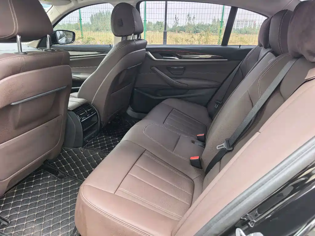 BMW 5 Series — миниатюра 15