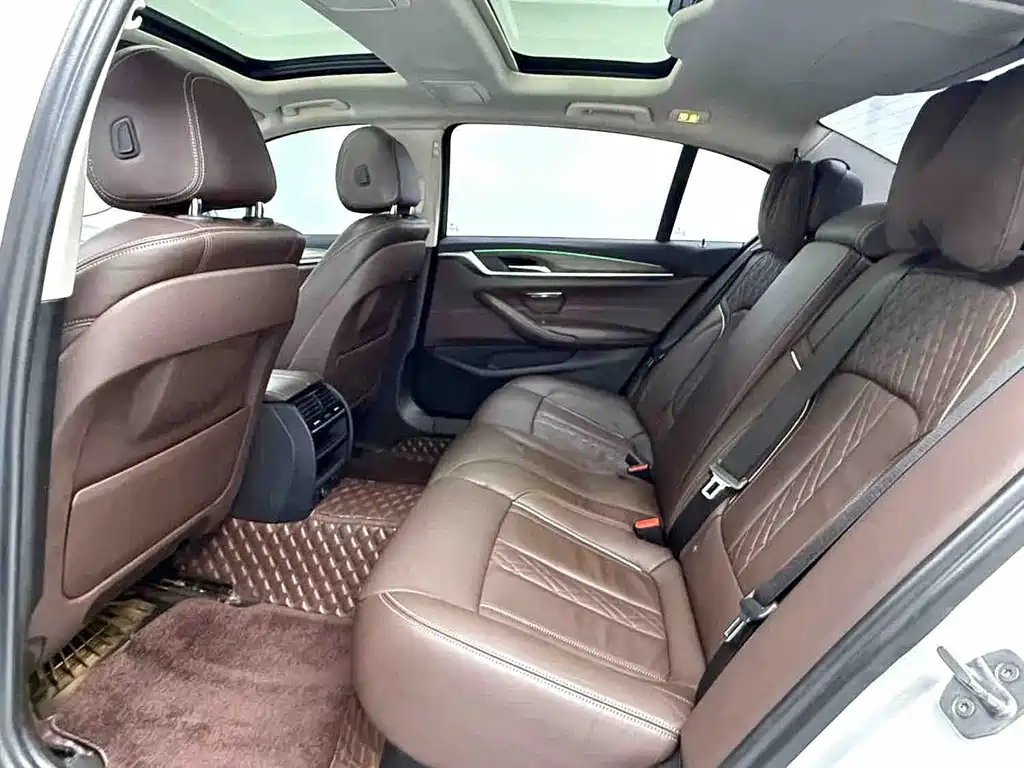 BMW 5 Series — миниатюра 5