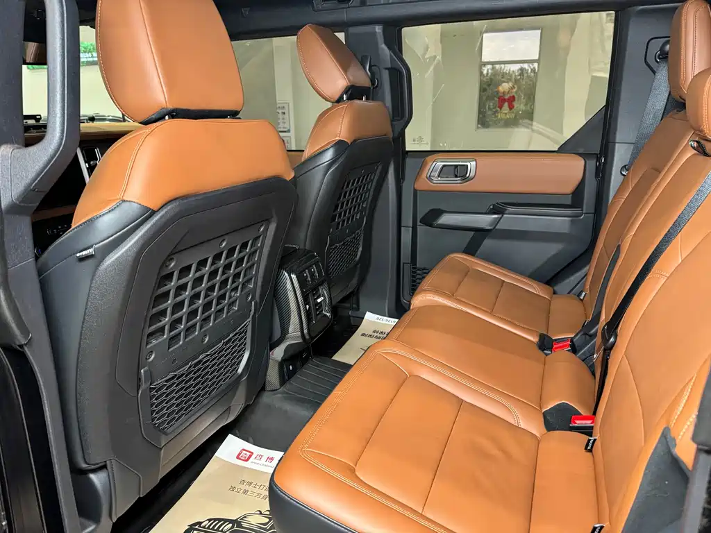 Ford Bronco — миниатюра 7