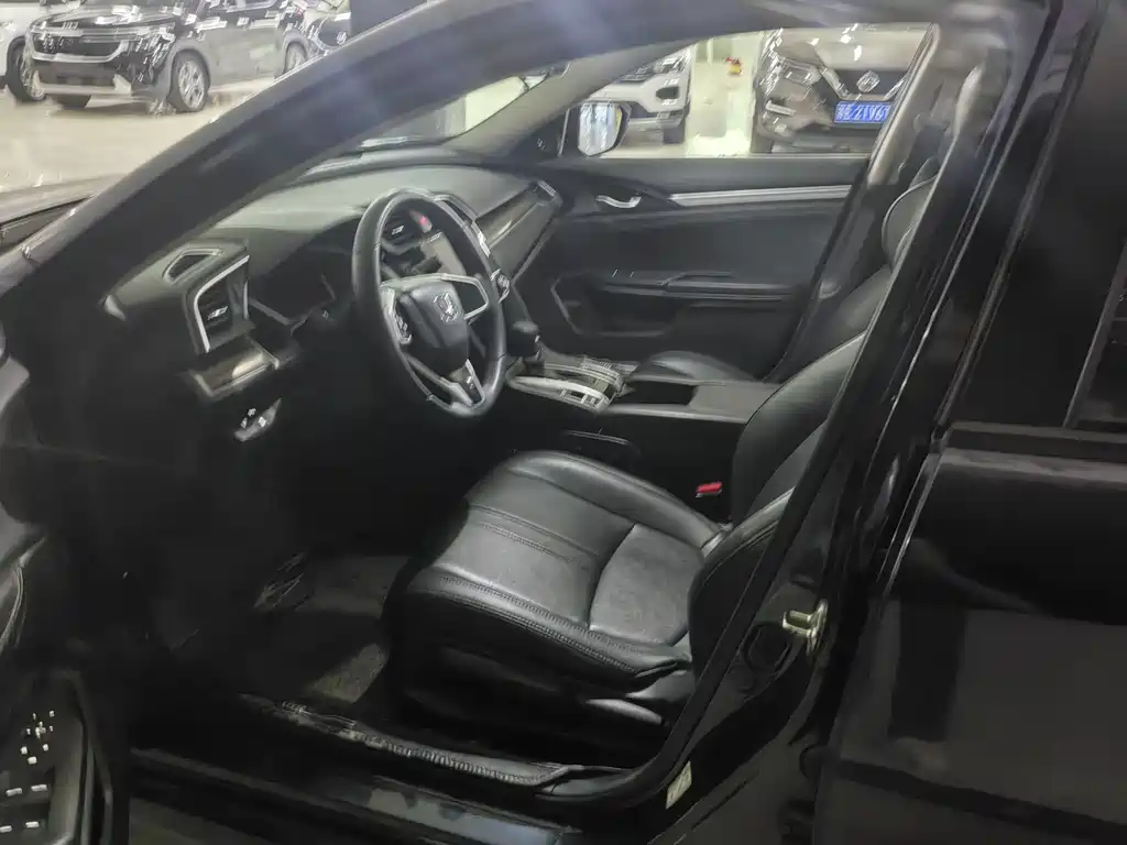 Honda Civic 2019 220TURBO CVT V
