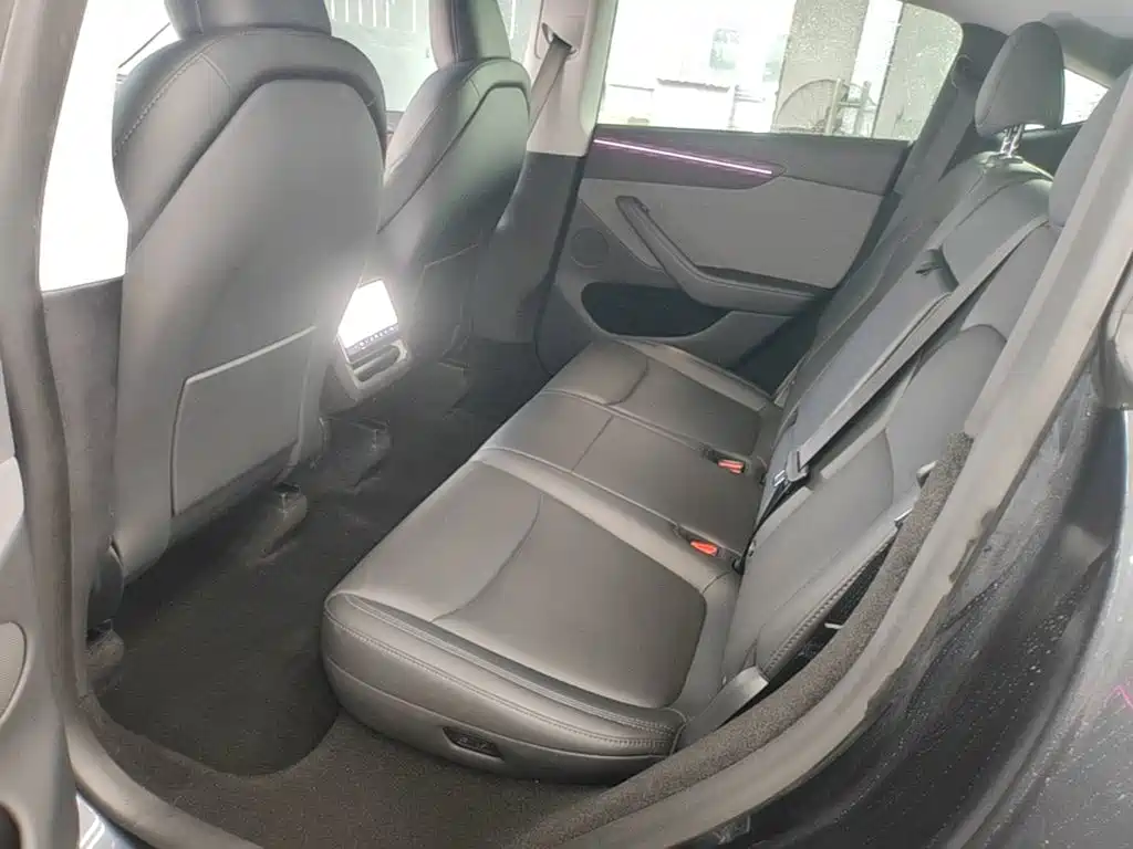 Tesla Model Y — миниатюра 17