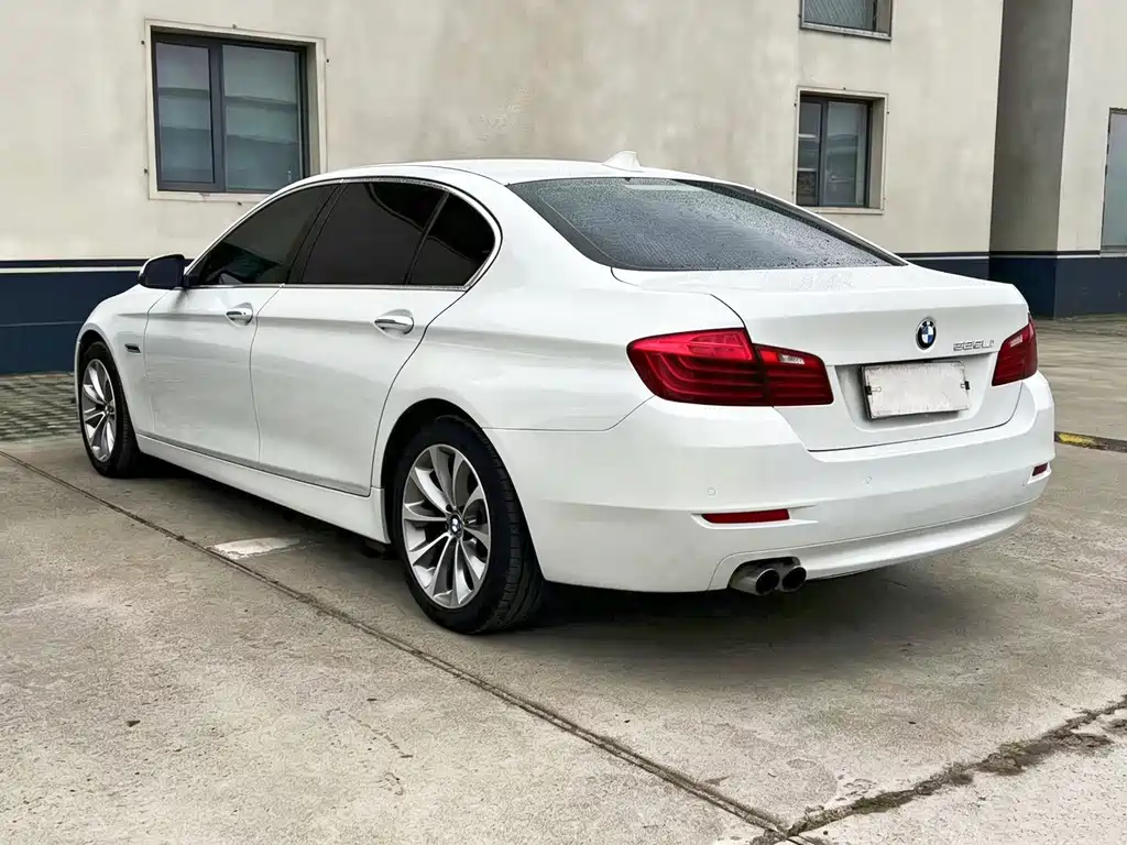 BMW 5 Series — миниатюра 6