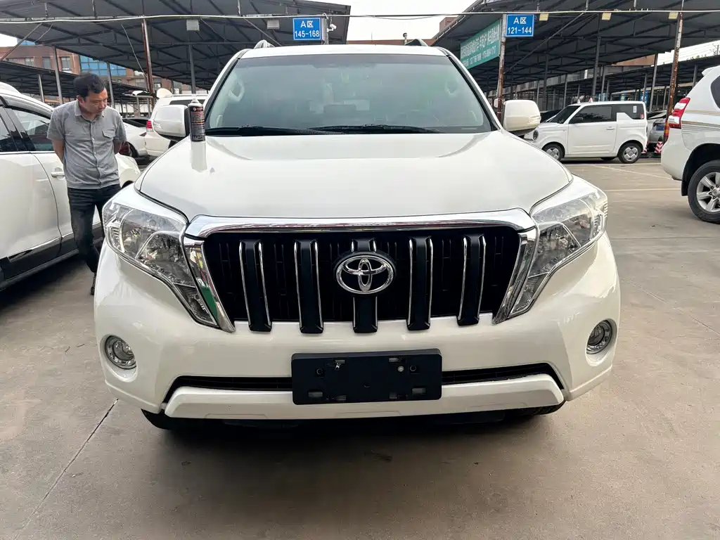 Toyota Land Cruiser Prado 2016 2.7L AT Standard