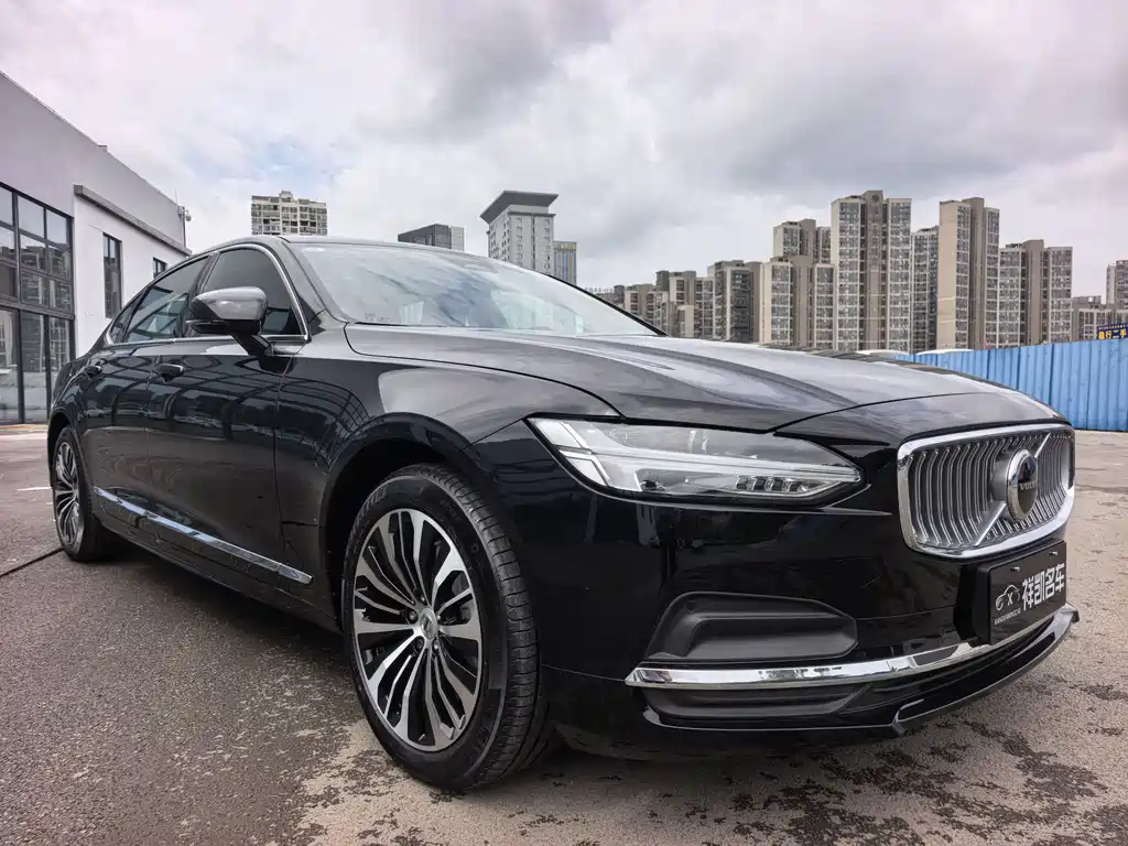 Volvo S90 2025 B5 Luxury