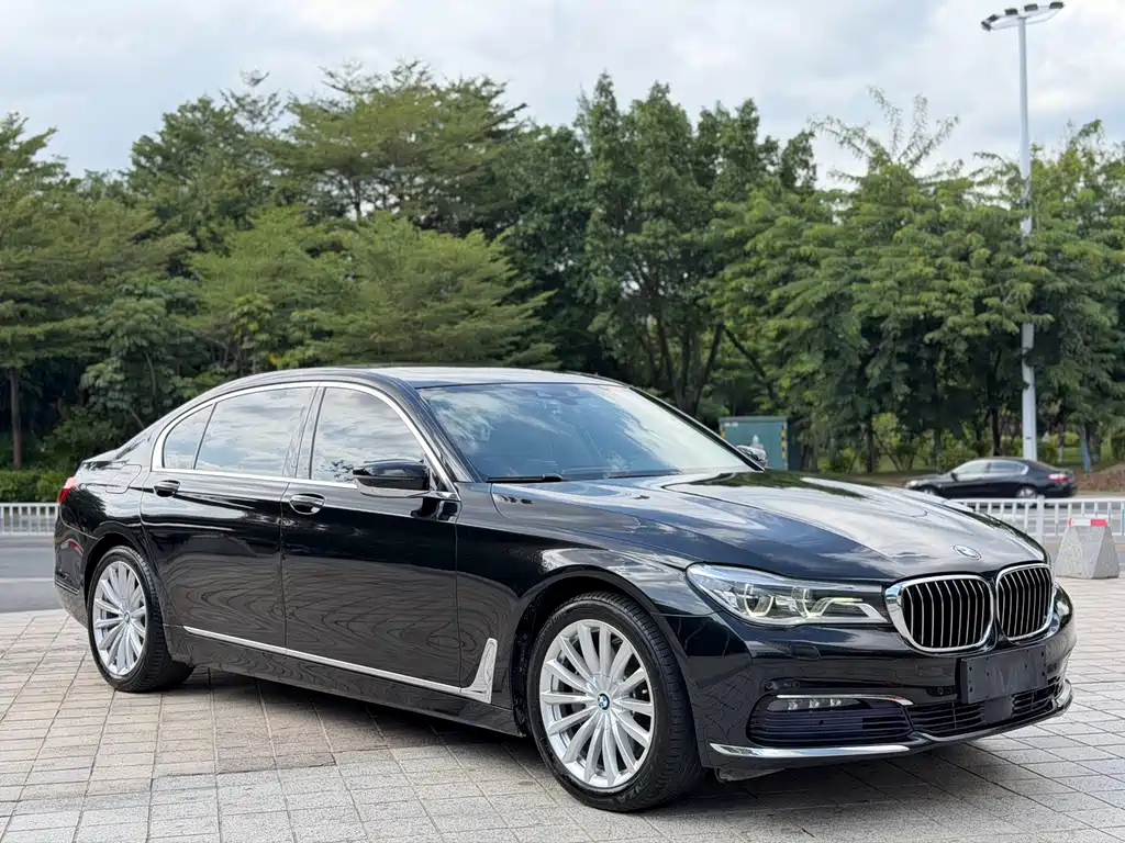 BMW 7 Series — миниатюра 3