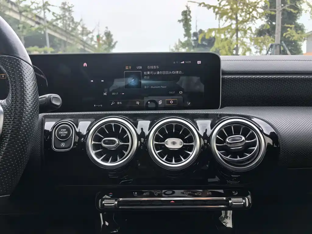 Mercedes-Benz A-Class — миниатюра 12
