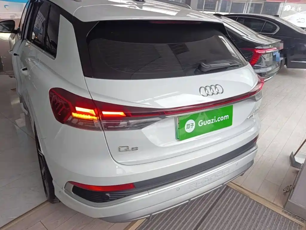 Audi Q4 e-tron — миниатюра 6
