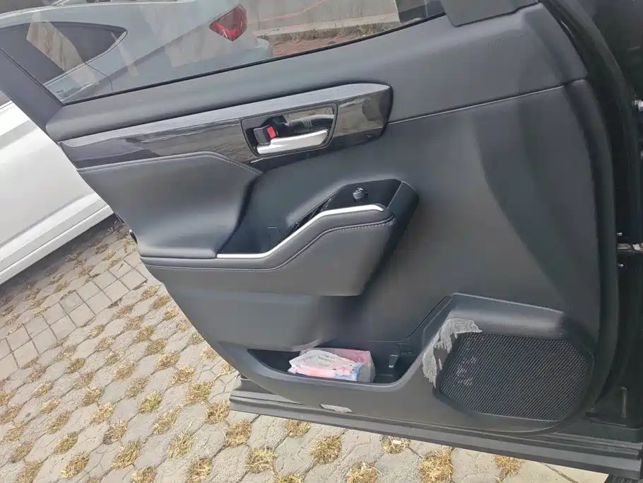 Toyota Crown Kluger — миниатюра 7