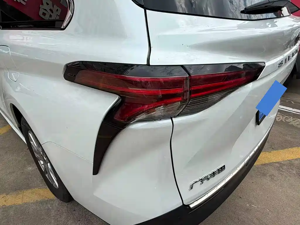 Toyota Sienna — миниатюра 6