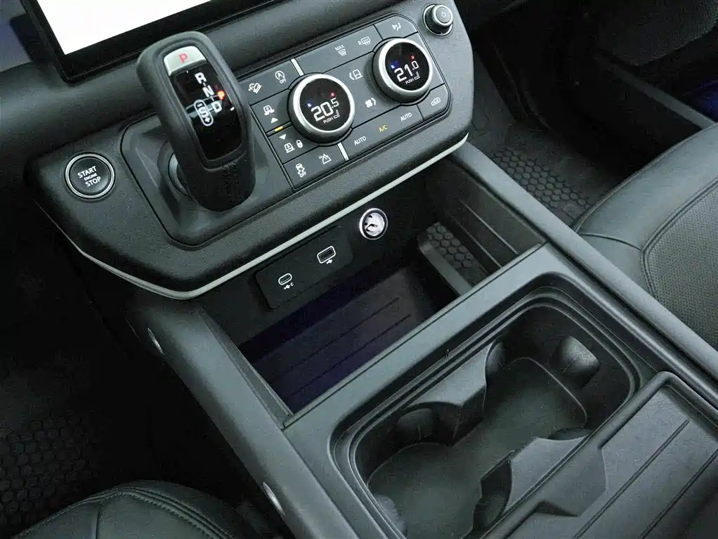 Land Rover Defender — миниатюра 10