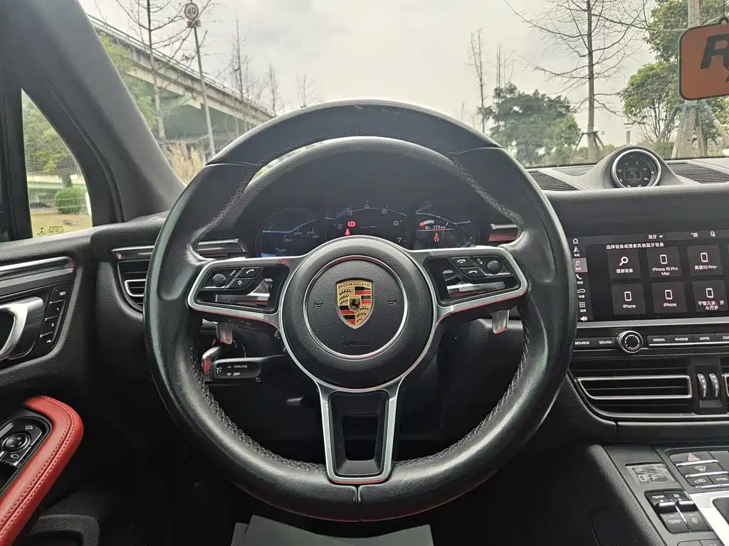 Porsche Macan — миниатюра 11
