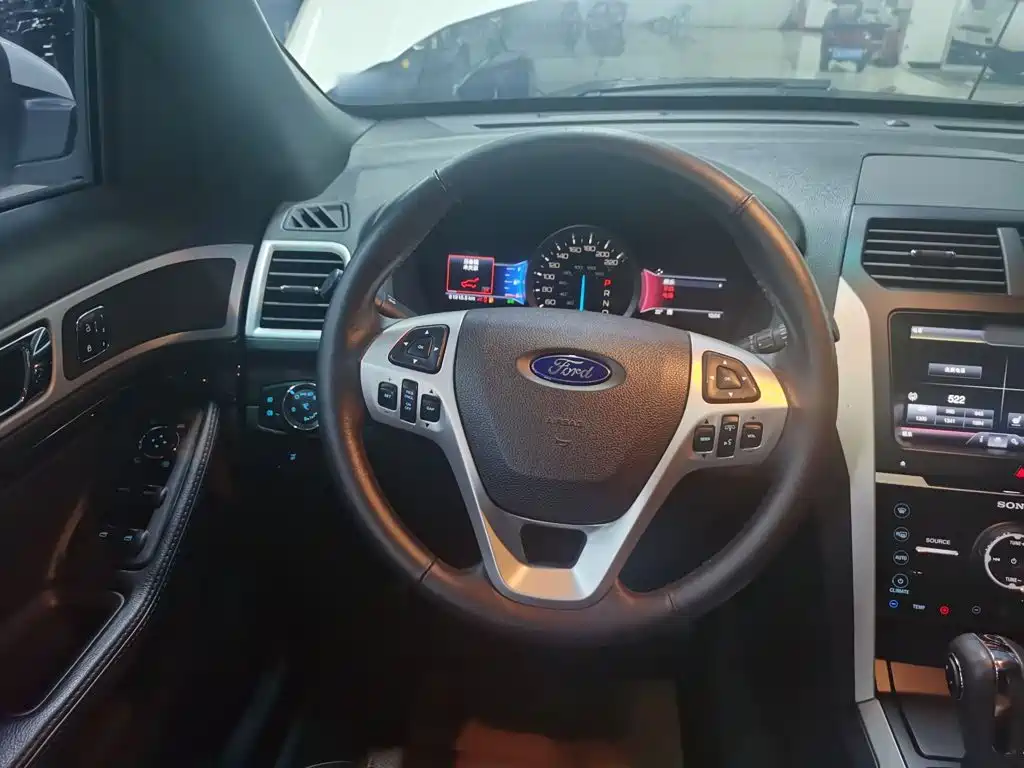Ford Explorer (Import) — миниатюра 4