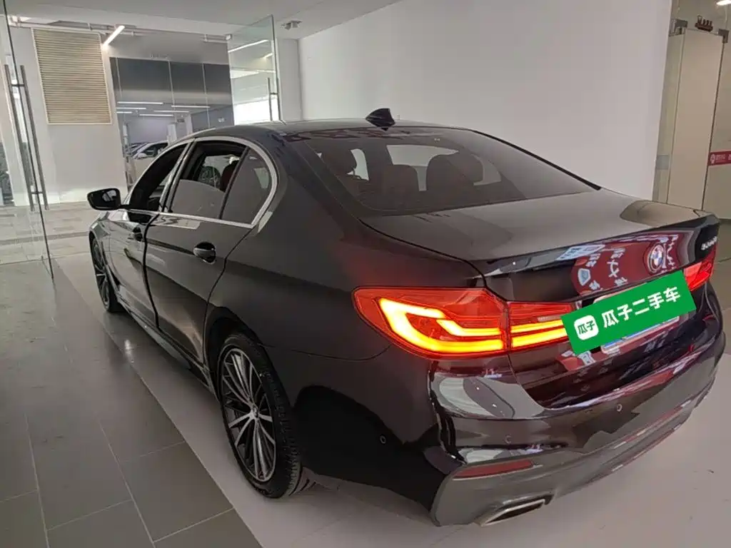 BMW 5 Series — миниатюра 5