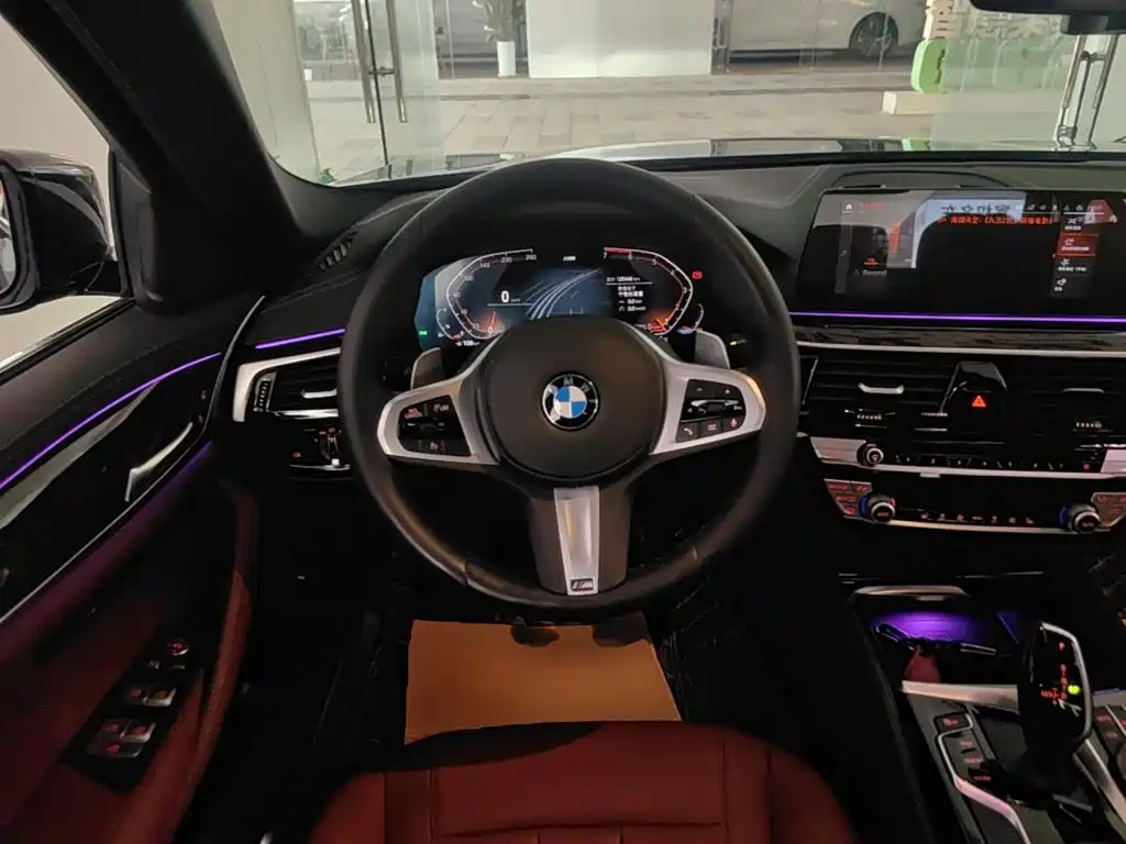BMW 5 Series — миниатюра 11