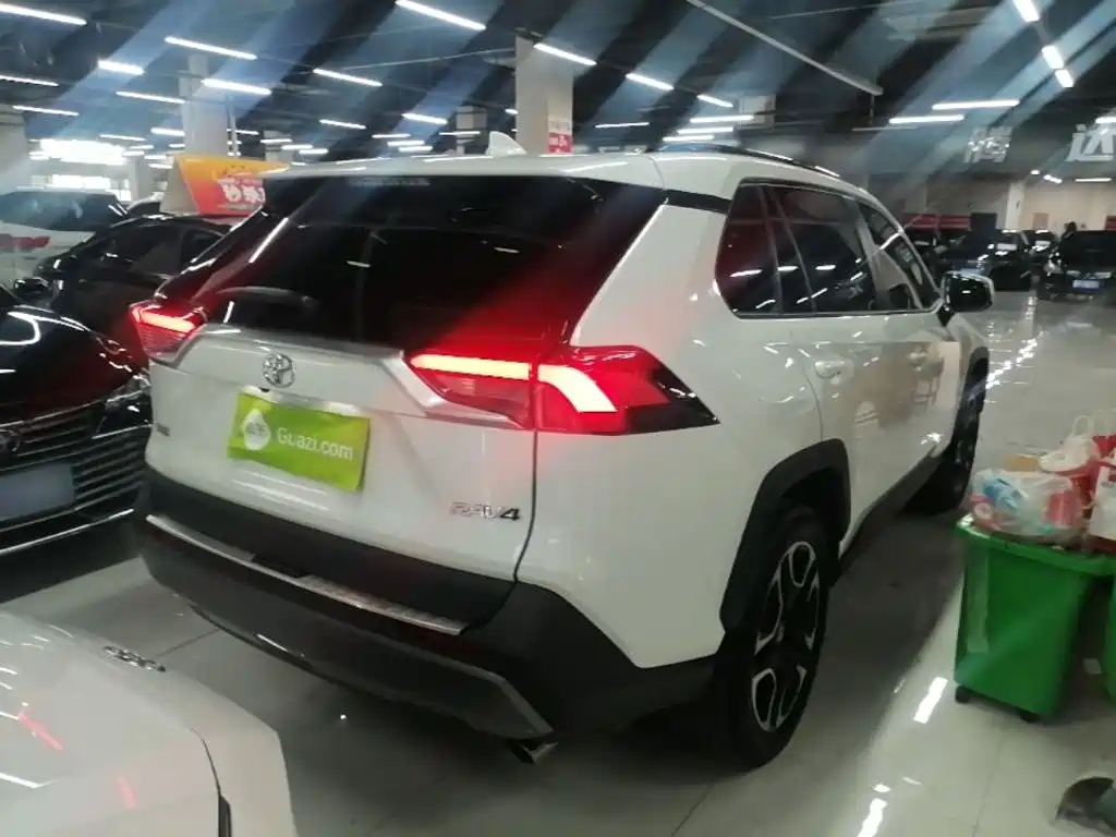 Toyota RAV4 2020 2.0L CVT Luxury