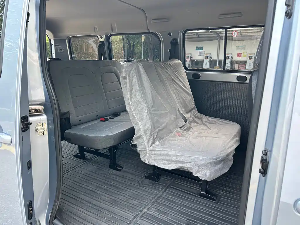 Wuling Yangguang — миниатюра 11
