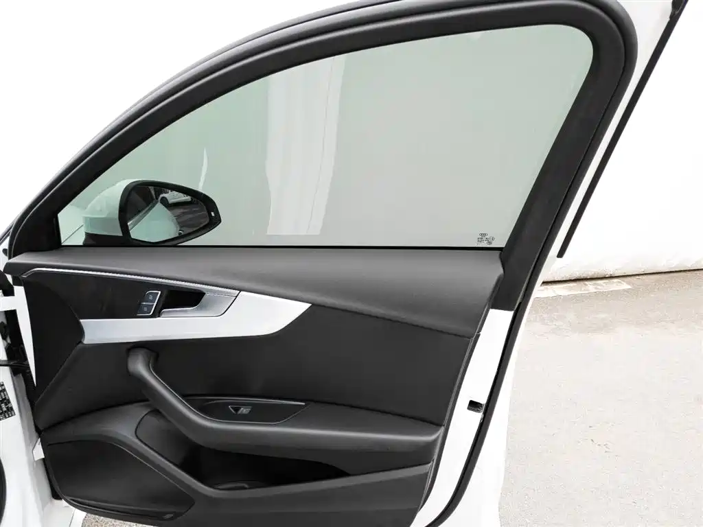 Audi A4L id 4622368 из Китая 15
