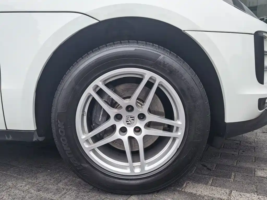 Porsche Macan — миниатюра 16