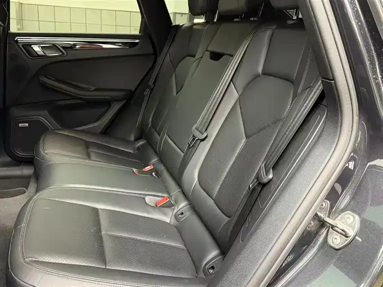 Porsche Macan — миниатюра 13