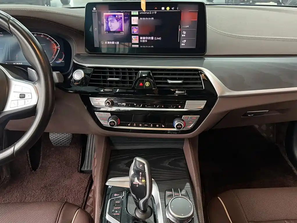 BMW 5 Series — миниатюра 7