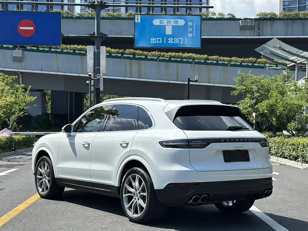 PORSCHE CAYENNE