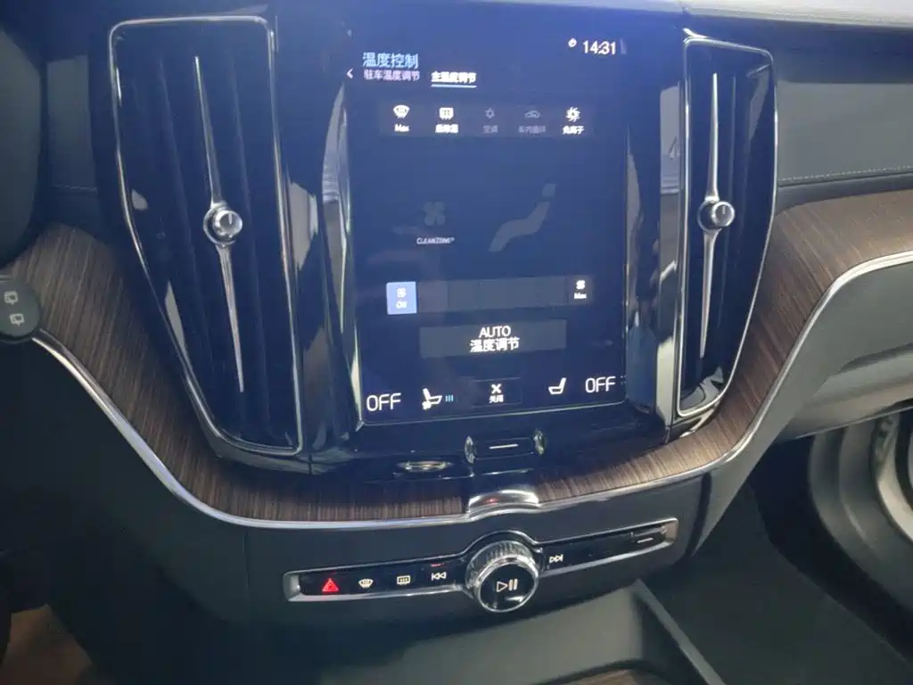 Volvo XC60 PHEV — миниатюра 13