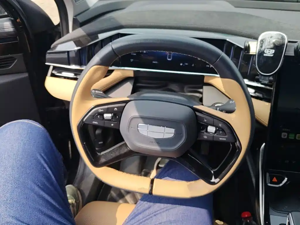 Geely Boyue L — миниатюра 11
