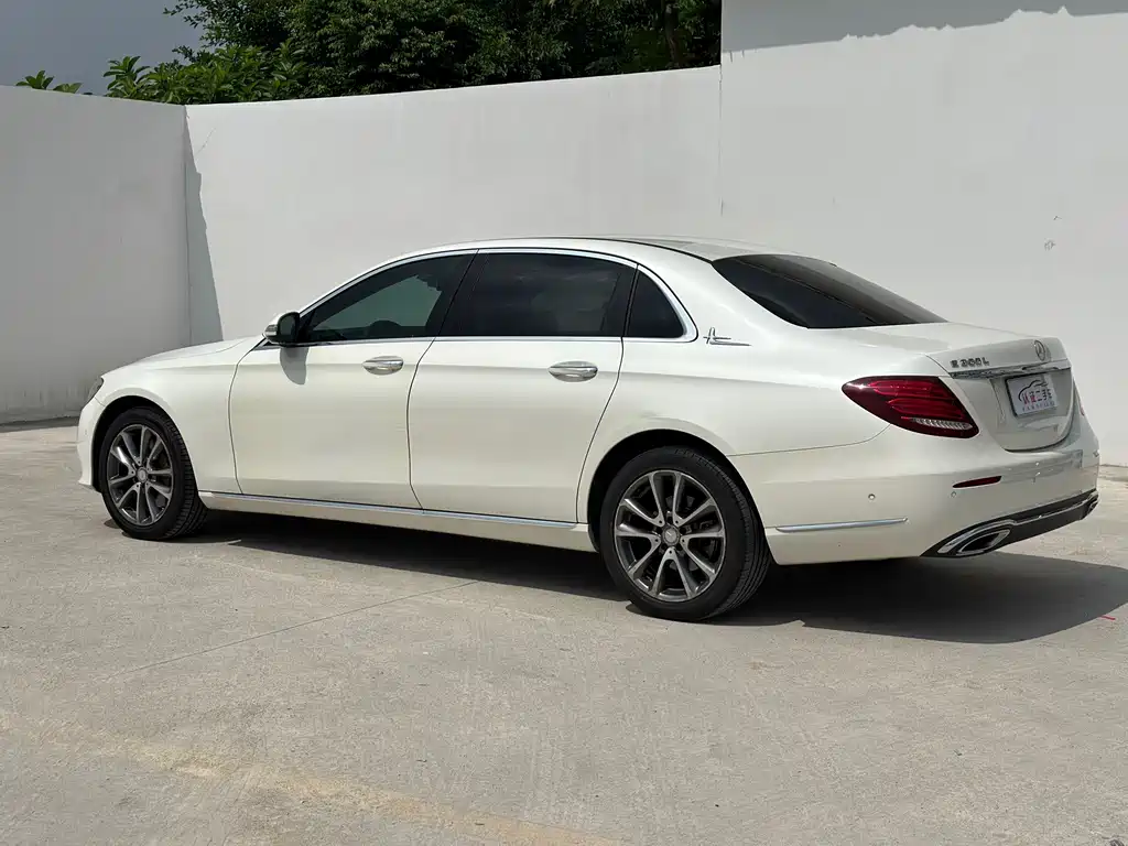 Mercedes-Benz E-Class — миниатюра 20