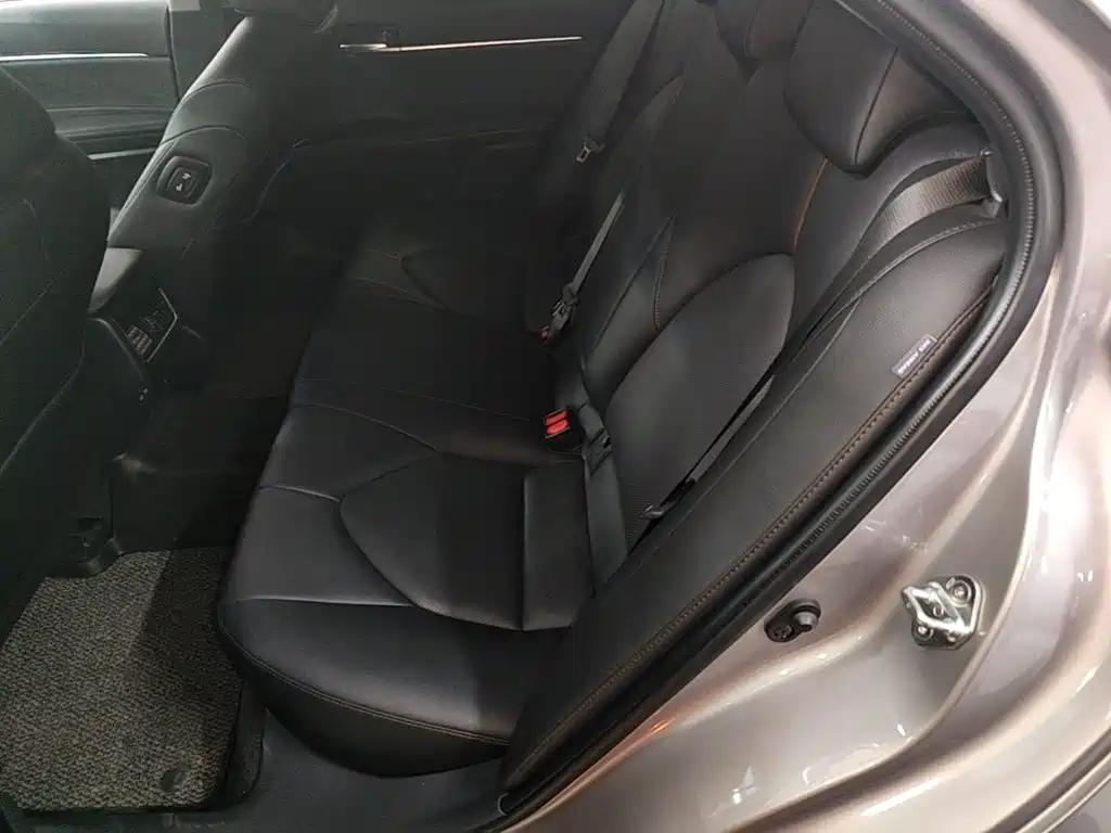 Toyota Camry — миниатюра 17