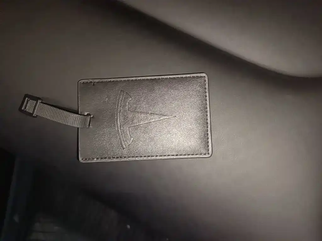 Tesla Model Y — миниатюра 9