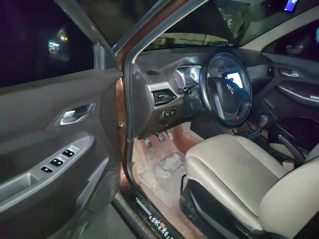 Wuling Hongguang — миниатюра 13