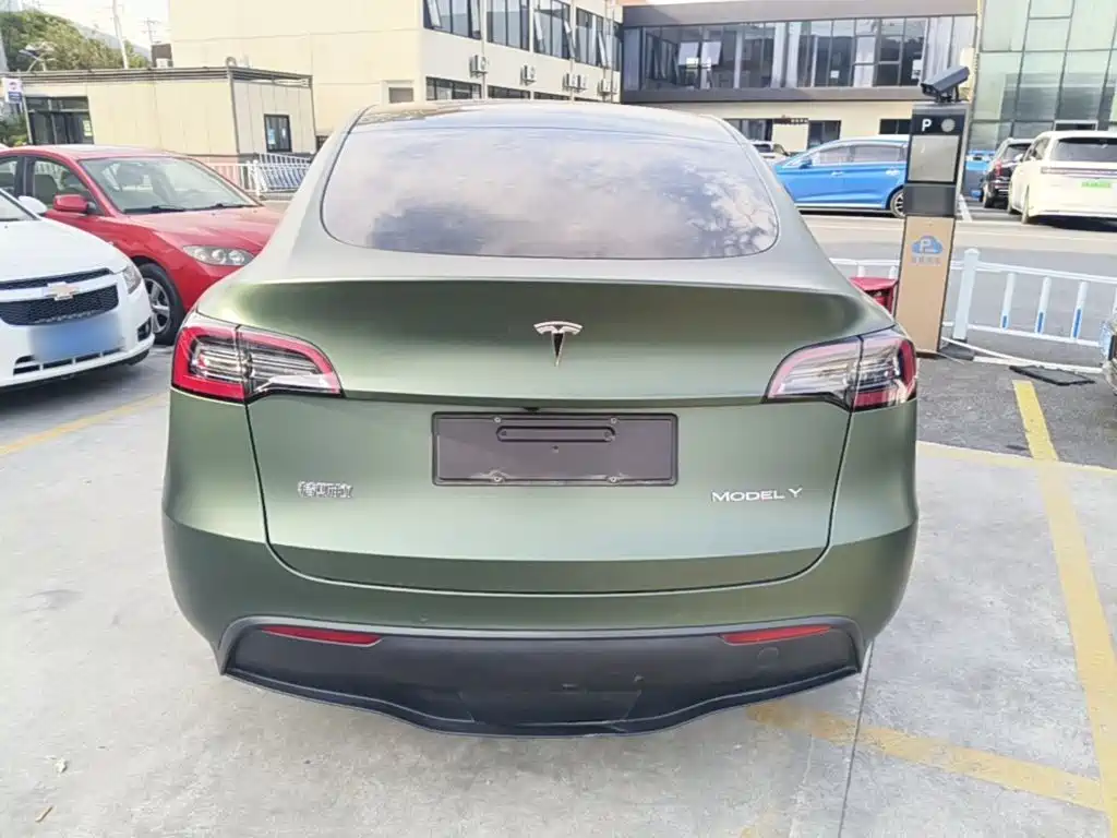 Tesla Model Y — миниатюра 6