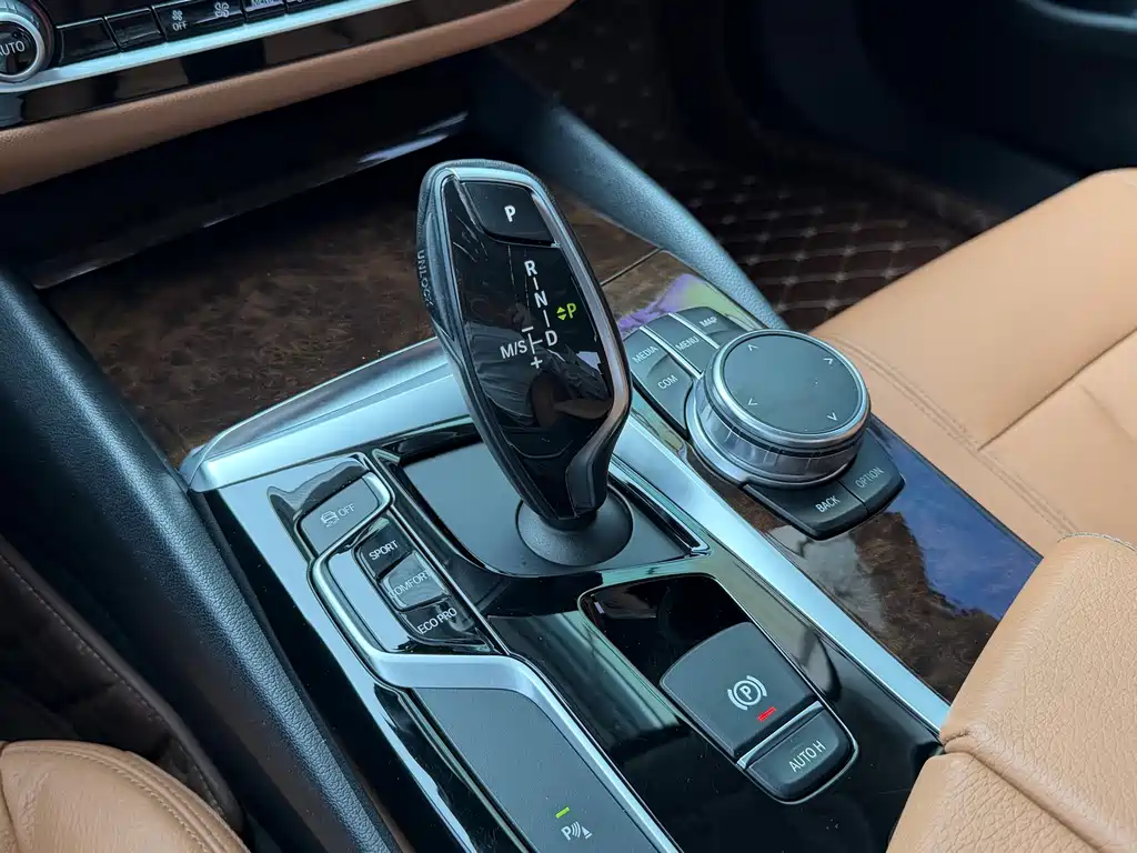 BMW 5 Series — миниатюра 15