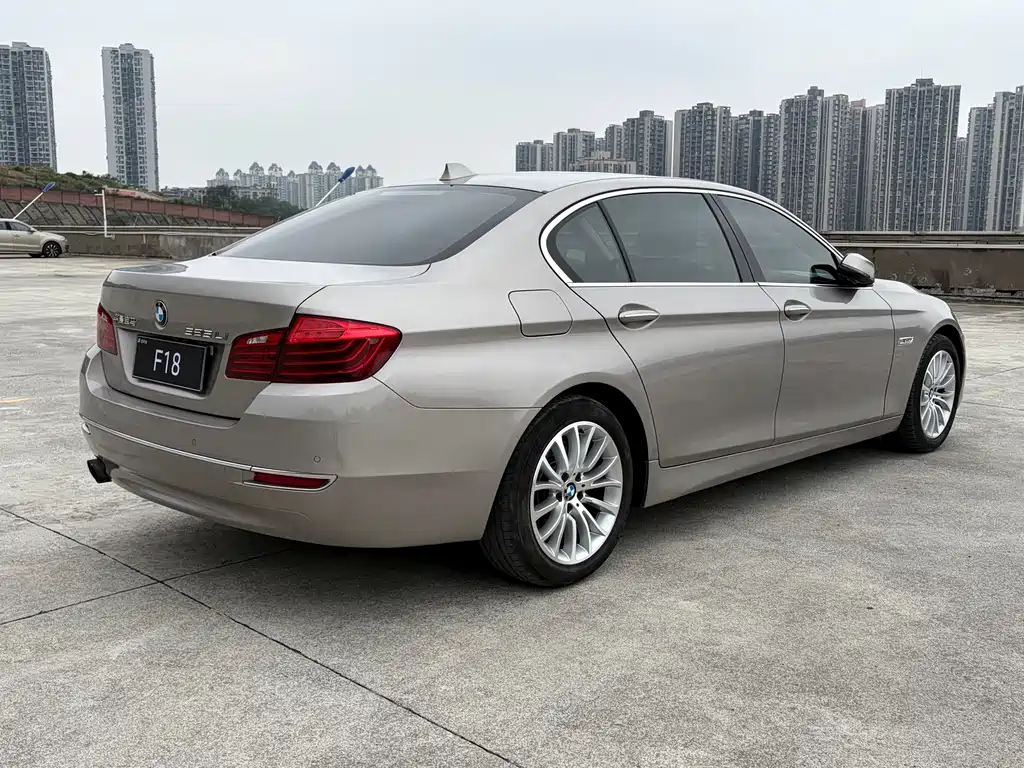 BMW 5 Series — миниатюра 7