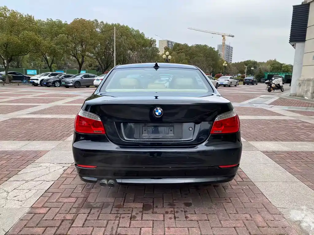 BMW 5 Series — миниатюра 15