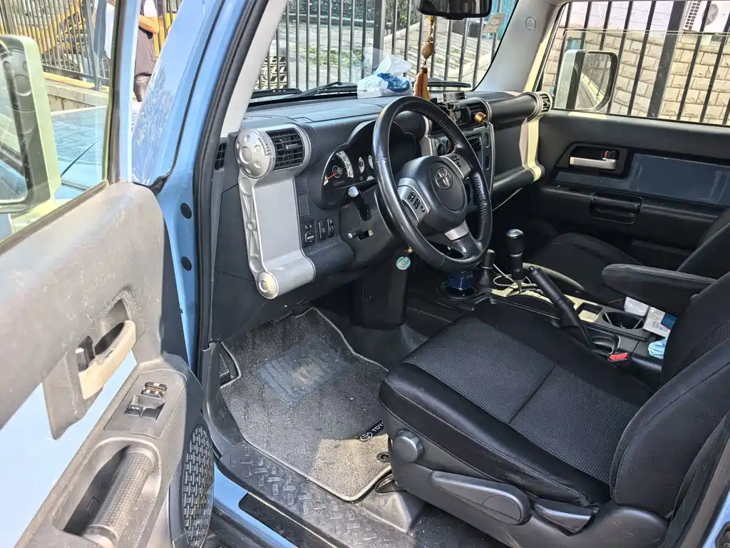 Toyota FJ Cruiser — миниатюра 7