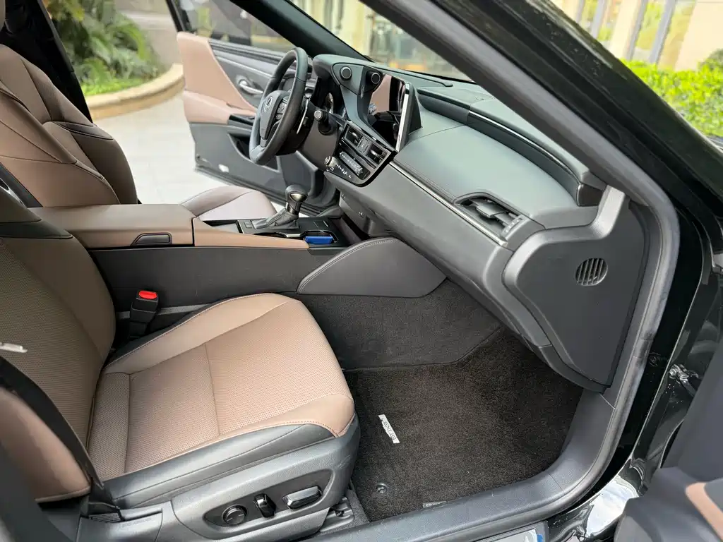 Lexus ES 2023 200