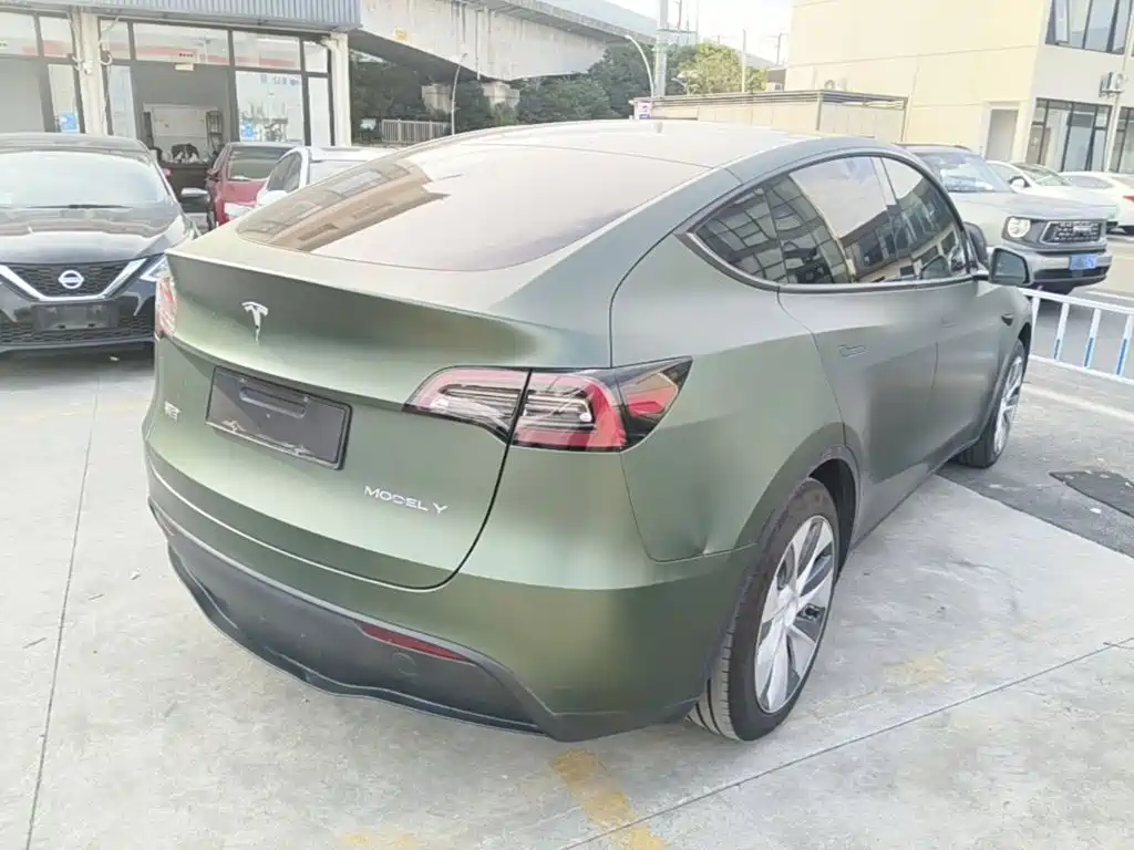 Tesla Model Y — миниатюра 7