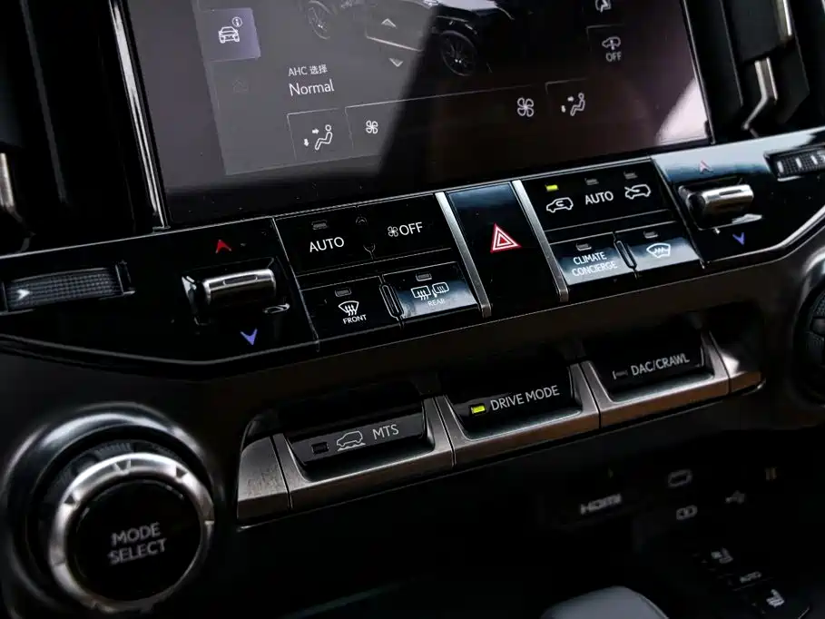 Lexus LX — миниатюра 9