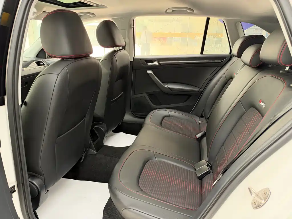 Skoda Rapid Spaceback — миниатюра 4
