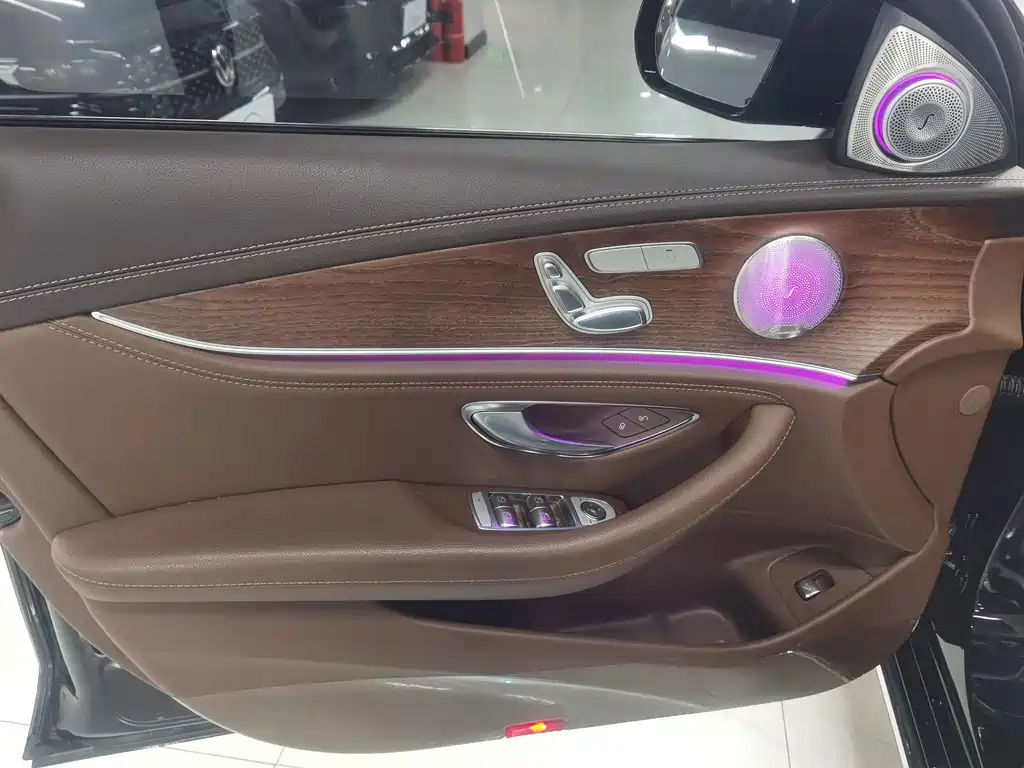 Mercedes-Benz E-Class — миниатюра 15