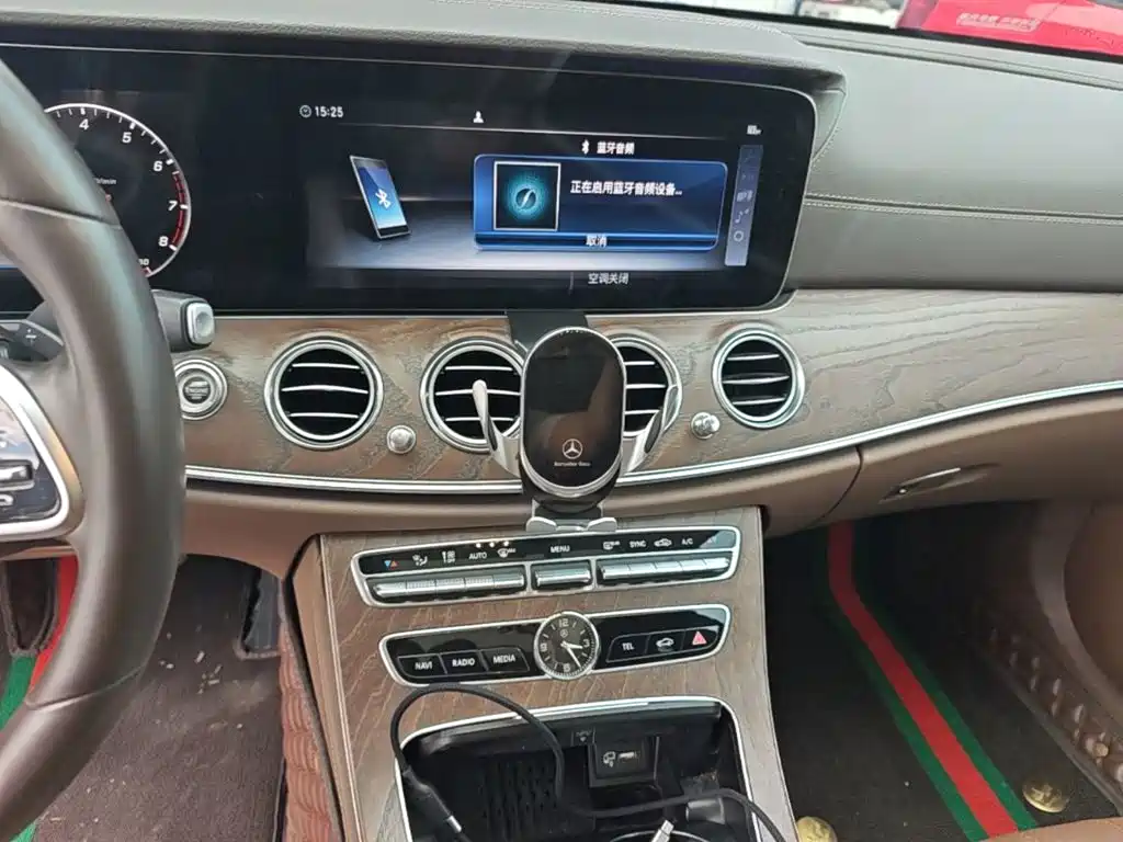 Mercedes-Benz E-Class — миниатюра 13
