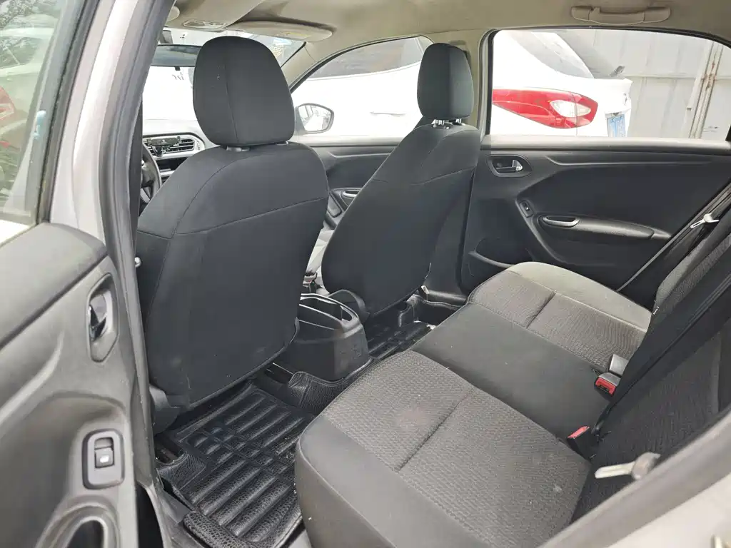 Peugeot 301 2014 1.6L MT Comfort