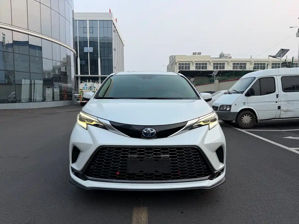 Toyota Granvia 2024