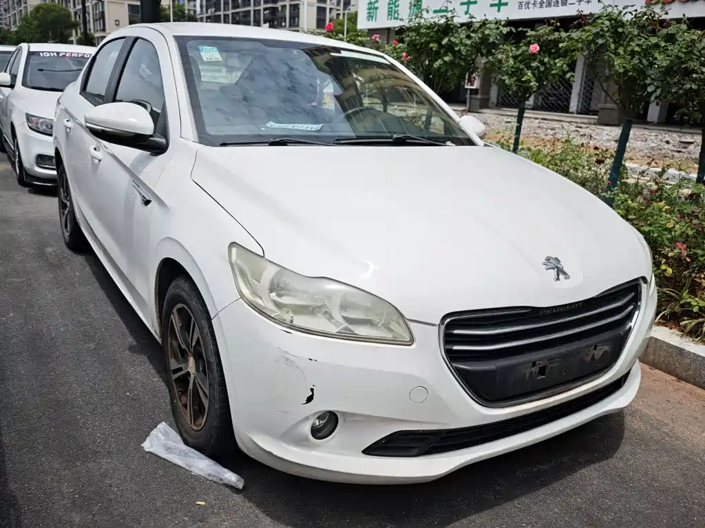 Peugeot 301 2014 1.6L MT Comfort