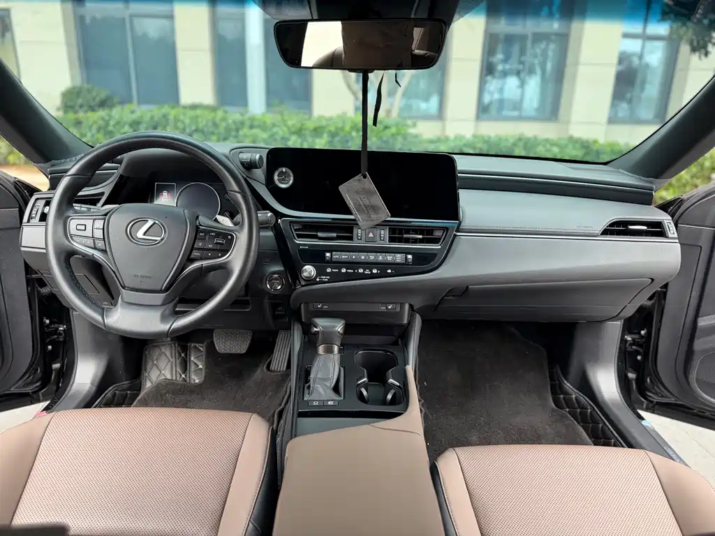 Lexus ES 2022 300h