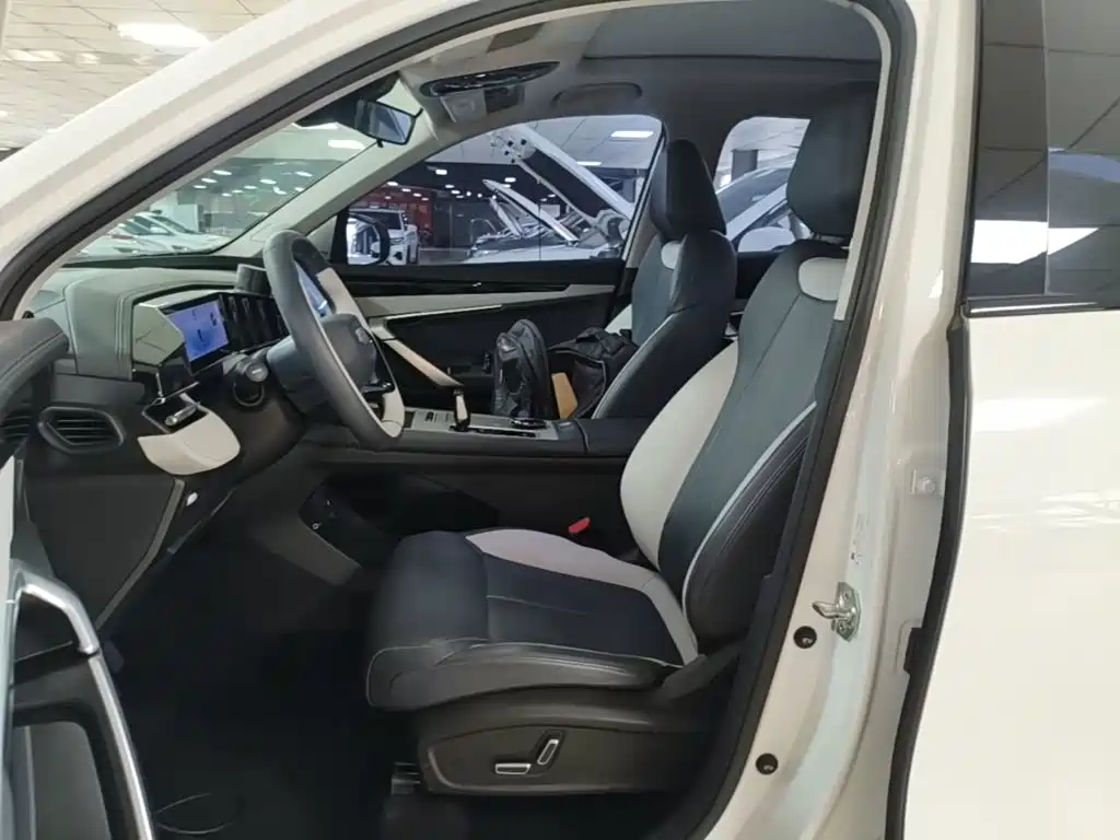 Geely Boyue L — миниатюра 15