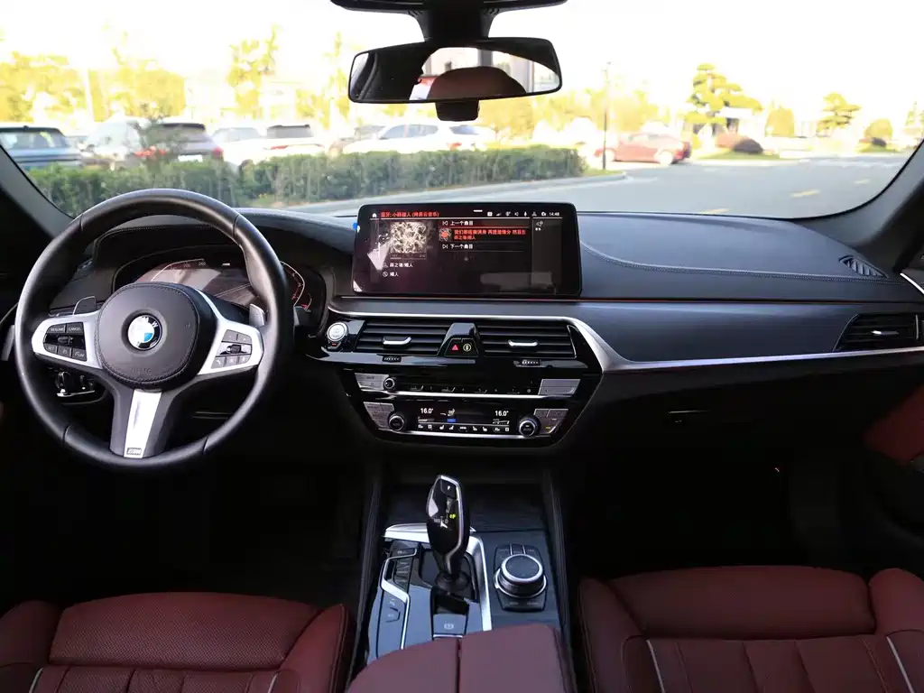 BMW 5 Series — миниатюра 4