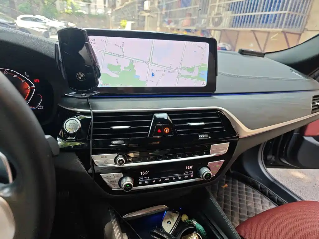 BMW 5 Series — миниатюра 6