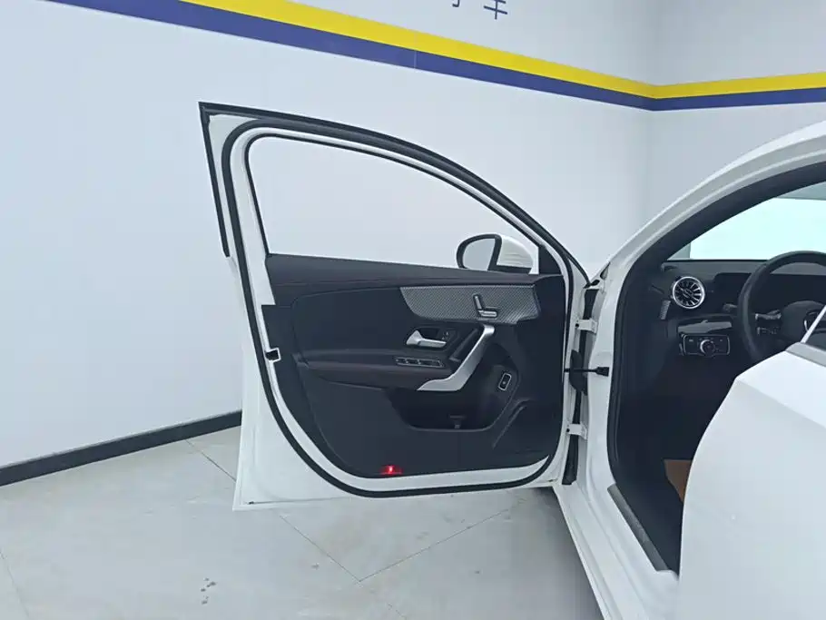 Mercedes-Benz A-Class — миниатюра 7